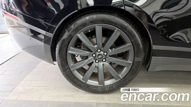 Land Rover Range Rover Velar 2018 — ფოტო 5/20