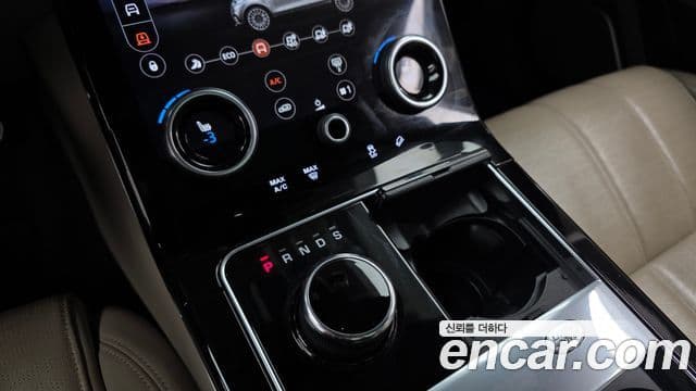 Land Rover Range Rover Velar 2018 — ფოტო 9/20