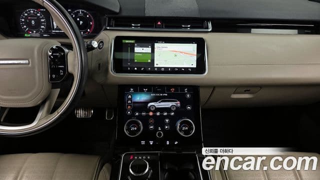 Land Rover Range Rover Velar 2018 — ფოტო 13/20