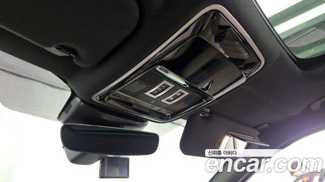 Land Rover Range Rover Velar 2018 — Photo 26/33