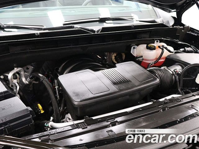 Cadillac Escalade 2025 — Şəkil 18/19