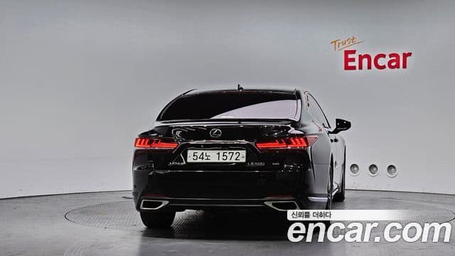 Lexus LS500 2018 — Photo 8/20