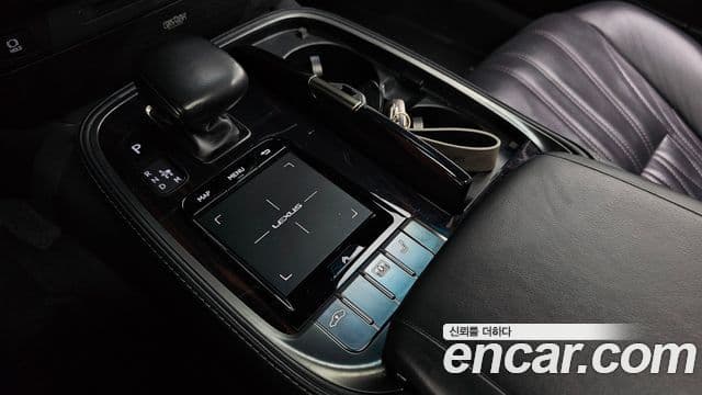 Lexus LS500 2018 — Photo 16/20