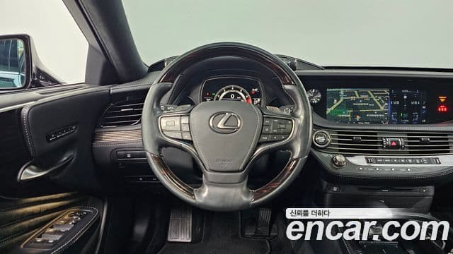 Lexus LS500 2018 — Photo 19/20