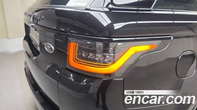 Land Rover Range Rover Sport 2021 — Photo 29/33