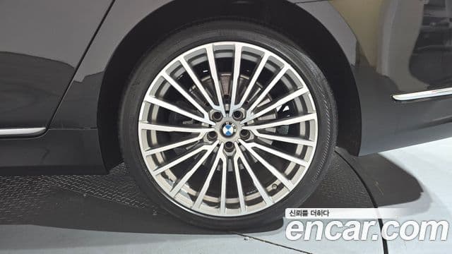 BMW 7 Series 2020 — Photo 20/36