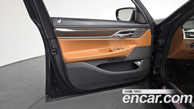 BMW 7 Series 2020 — Photo 8/36