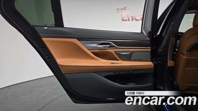 BMW 7 Series 2020 — Photo 21/36