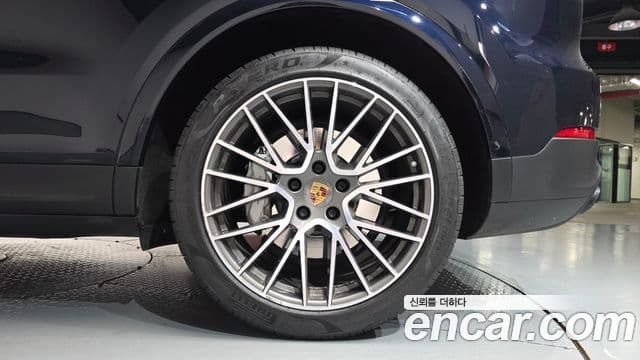 Porsche Cayenne 2021 — Photo 16/32