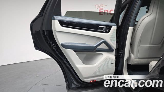 Porsche Cayenne 2021 — Photo 23/32