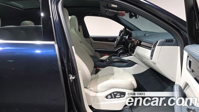 Porsche Cayenne 2021 — Photo 14/32
