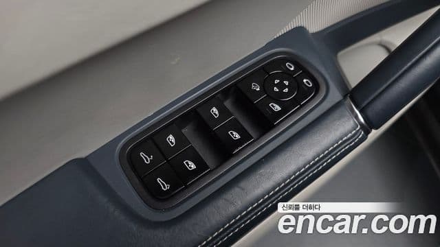 Porsche Cayenne 2021 — Photo 13/32