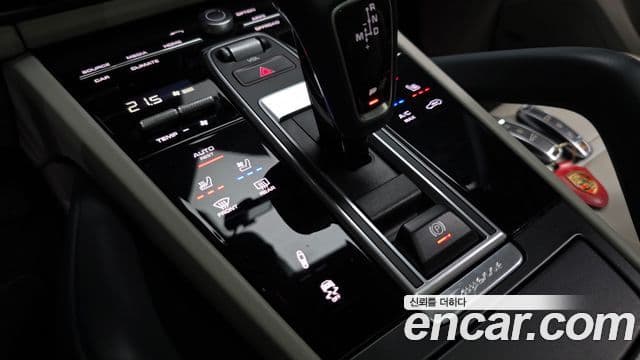 Porsche Cayenne 2021 — Photo 31/32