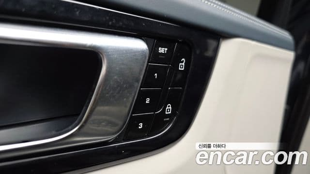 Porsche Cayenne 2021 — Photo 4/32