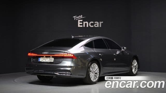 Audi A7 2021 — ფოტო 17/20