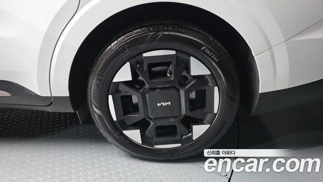Kia Carnival 2023 — ფოტო 5/20
