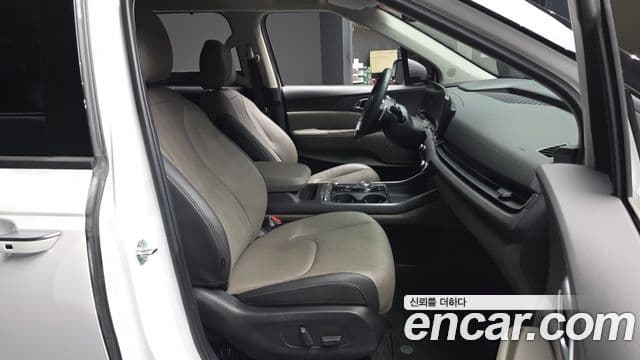 Kia Carnival 2023 — ფოტო 11/20