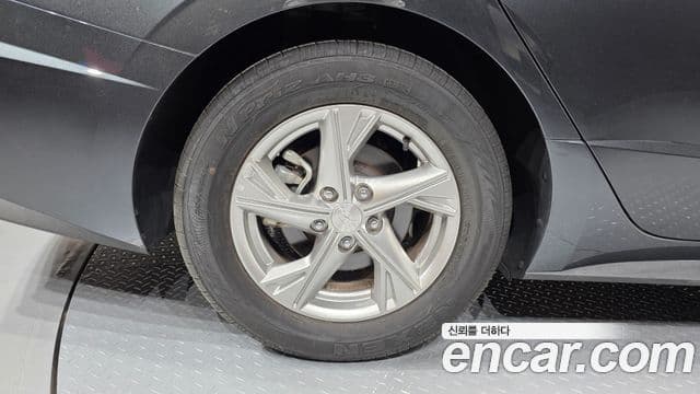 Hyundai Sonata Hybrid 2020 — Photo 25/32
