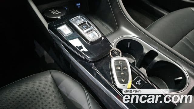 Hyundai Sonata Hybrid 2020 — Photo 20/32