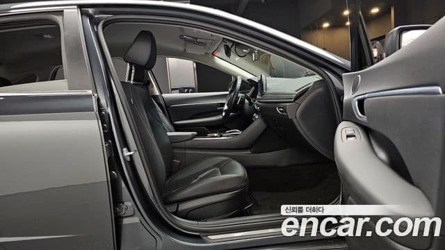 Hyundai Sonata Hybrid 2020 — Photo 26/32
