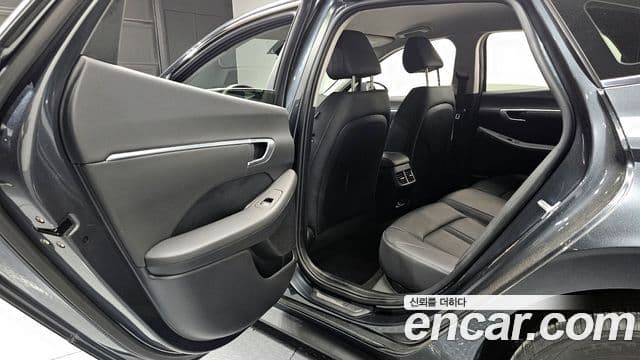 Hyundai Sonata Hybrid 2020 — Photo 1/32