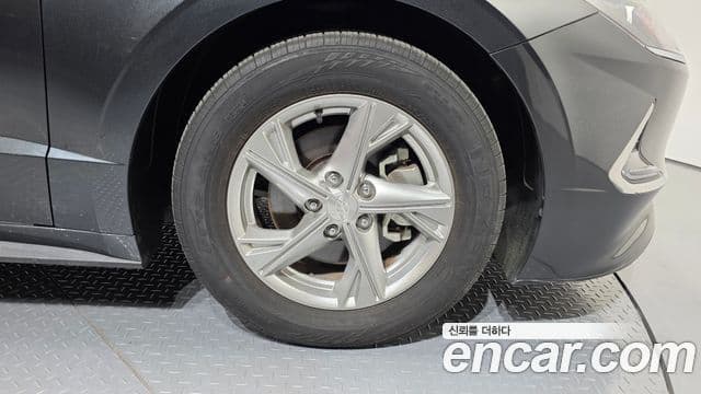 Hyundai Sonata Hybrid 2020 — Photo 11/32