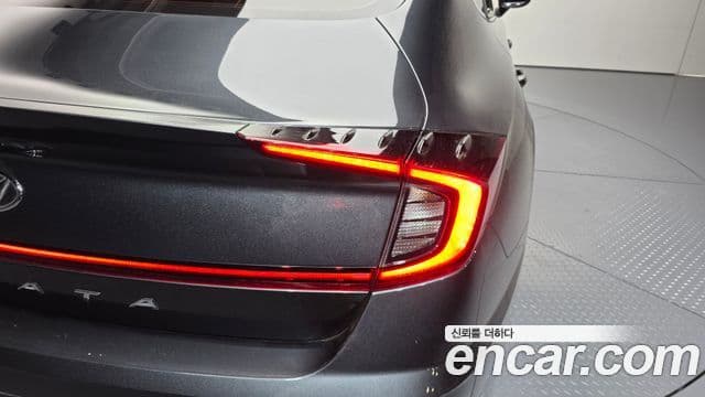 Hyundai Sonata Hybrid 2020 — Photo 7/32