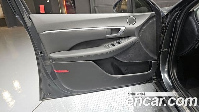 Hyundai Sonata Hybrid 2020 — Photo 23/32