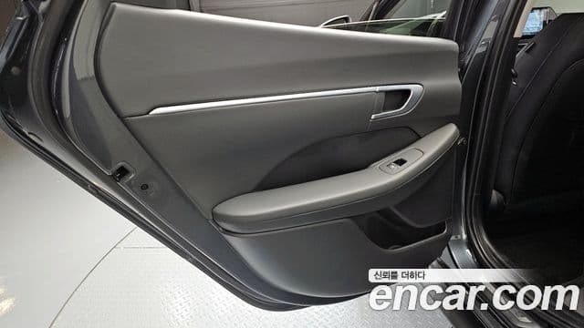 Hyundai Sonata Hybrid 2020 — Photo 27/32