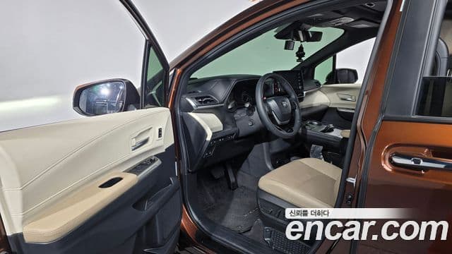 Toyota Sienna 2023 — Şəkil 10/20