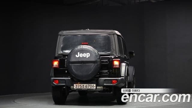 Jeep Wrangler 2019 — Şəkil 10/20