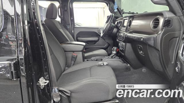 Jeep Wrangler 2019 — Şəkil 15/20