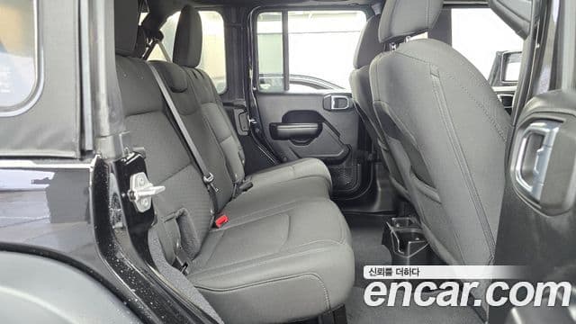 Jeep Wrangler 2019 — Şəkil 19/20
