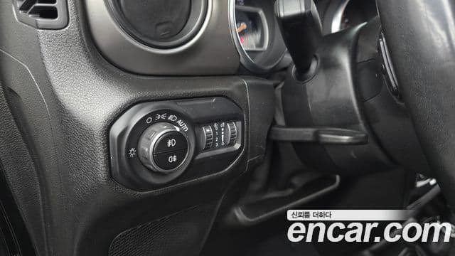 Jeep Wrangler 2019 — Şəkil 11/20
