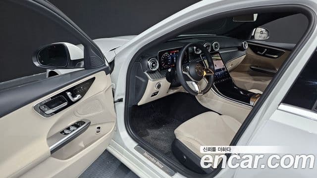 Mercedes-Benz C-Class 2023 — ფოტო 8/20