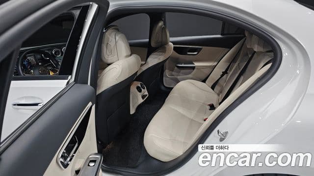 Mercedes-Benz C-Class 2023 — ფოტო 11/20