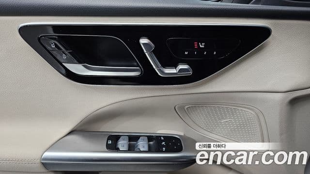 Mercedes-Benz C-Class 2023 — ფოტო 12/20