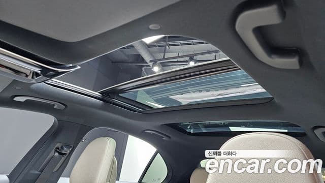 Mercedes-Benz C-Class 2023 — ფოტო 18/20