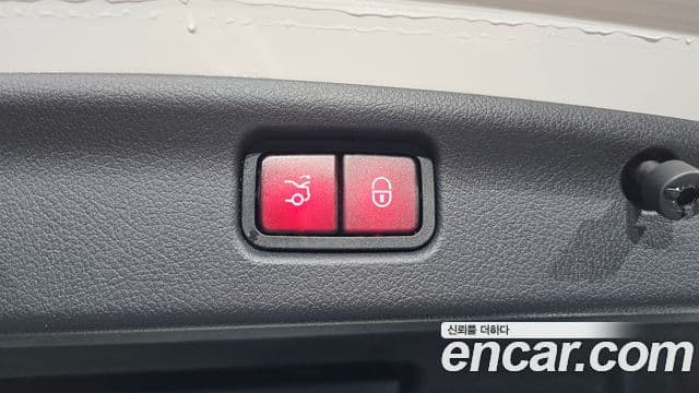 Mercedes-Benz C-Class 2023 — ფოტო 19/20