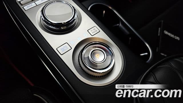 Genesis GV70 2021 — ფოტო 23/30