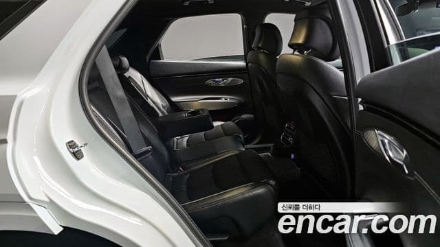 Genesis GV70 2021 — ფოტო 10/30