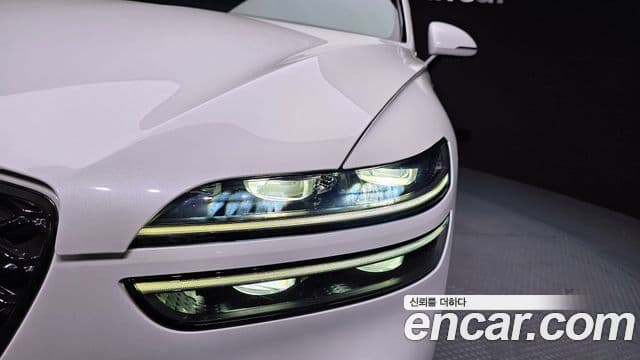 Genesis GV70 2021 — ფოტო 15/30