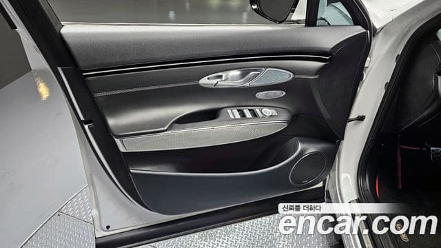 Genesis GV70 2021 — ფოტო 27/30