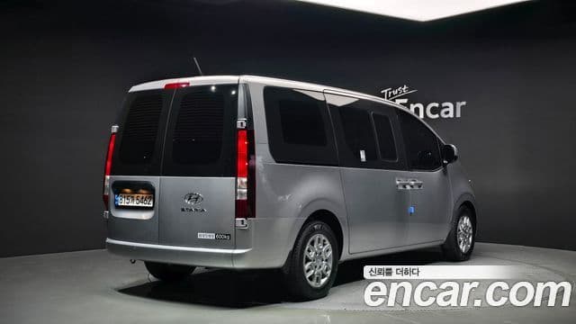 Hyundai Staria 2023 — Şəkil 2/20