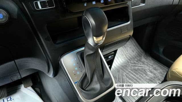 Hyundai Staria 2023 — Şəkil 9/20