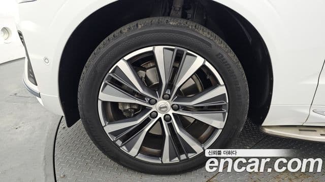 Volvo XC60 2022 — Photo 19/20