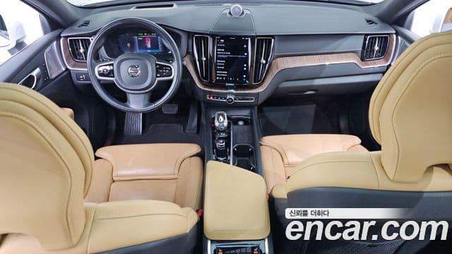 Volvo XC60 2022 — Photo 6/20