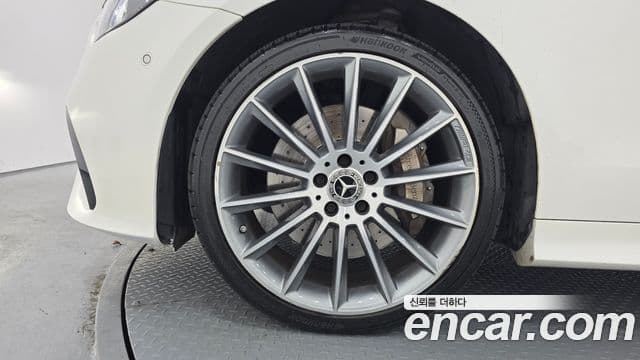 Mercedes-Benz E-Class 2021 — ფოტო 5/20