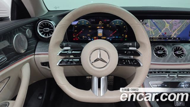 Mercedes-Benz E-Class 2021 — ფოტო 15/20