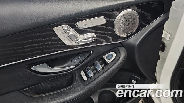 Mercedes-Benz GLC-Class 2019 — Şəkil 17/20